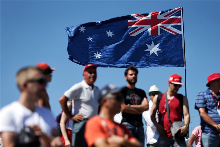 Race fan with Aussie flag